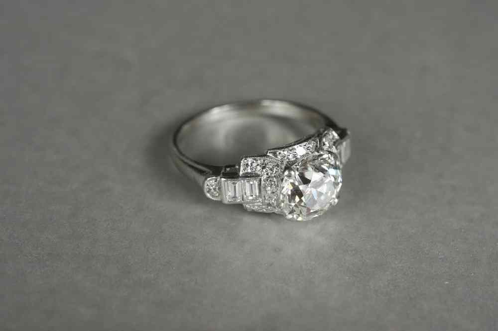 Appraisal: LADY'S RING - Ca platinum and diamond ring set in