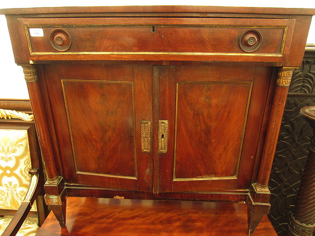 Appraisal: A TH CENTURY MAHOGANY VANEERED SIDE CABINET with a single