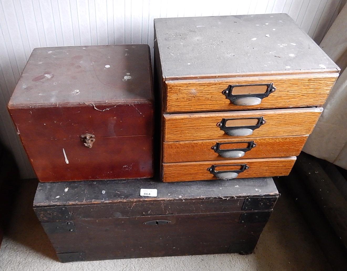 Appraisal: A small pine trunk an oak nest of four drawers