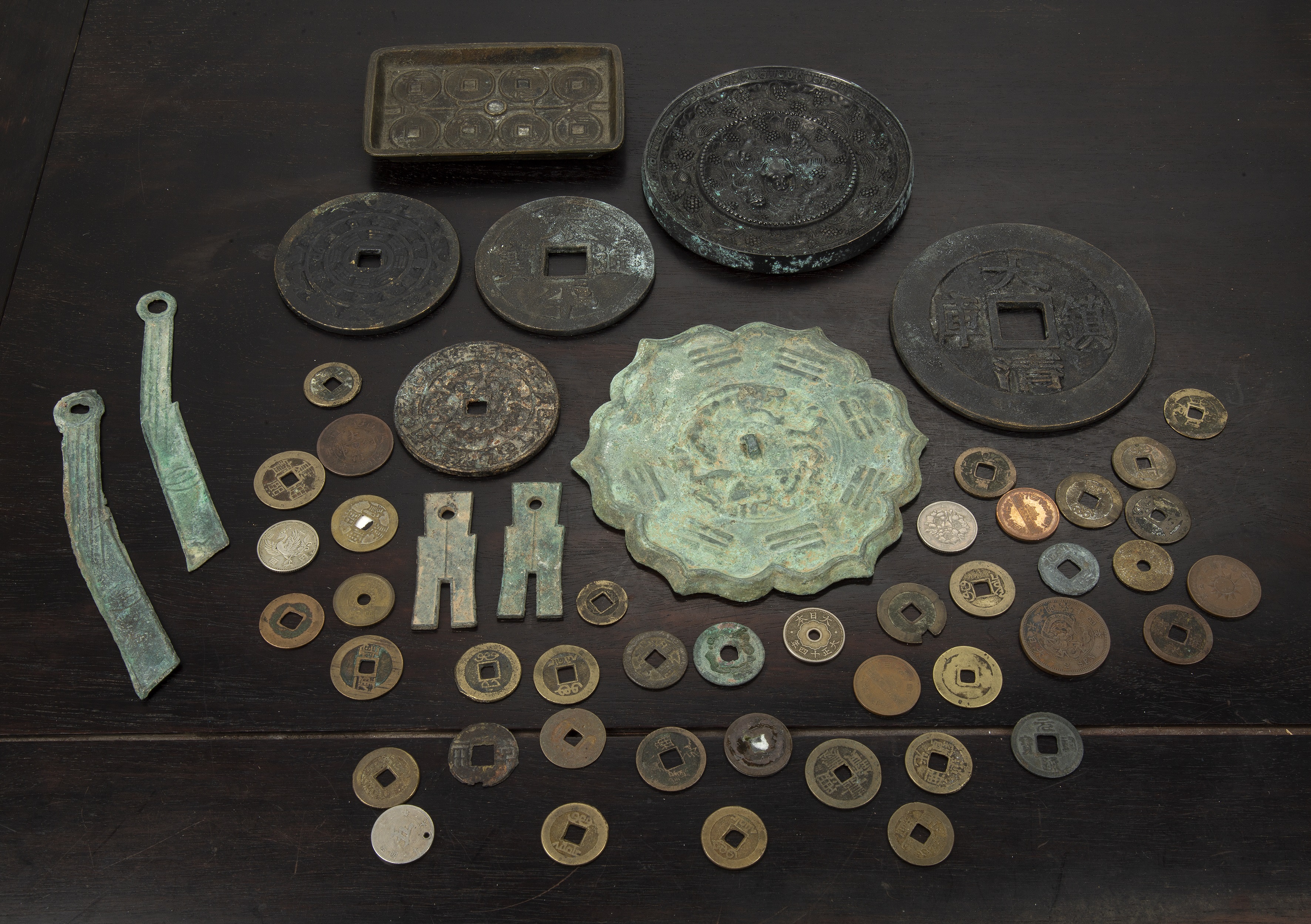 Appraisal: Group of coins Chinese including 'knife money' 'spade money' and