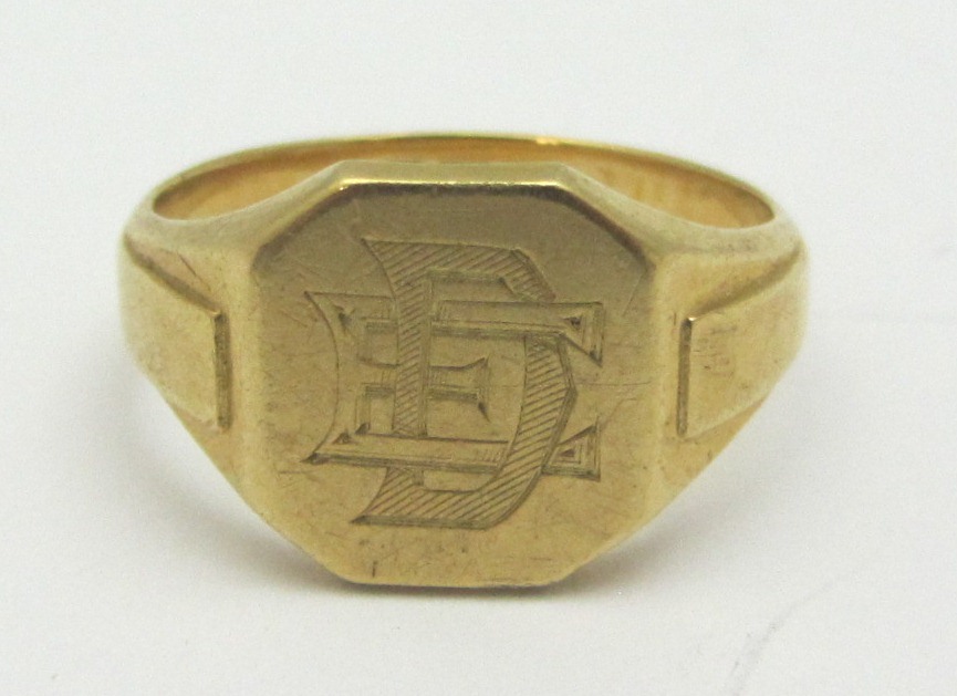 Appraisal: An ct gold octagonal signet ring Birmingham cased weight gms