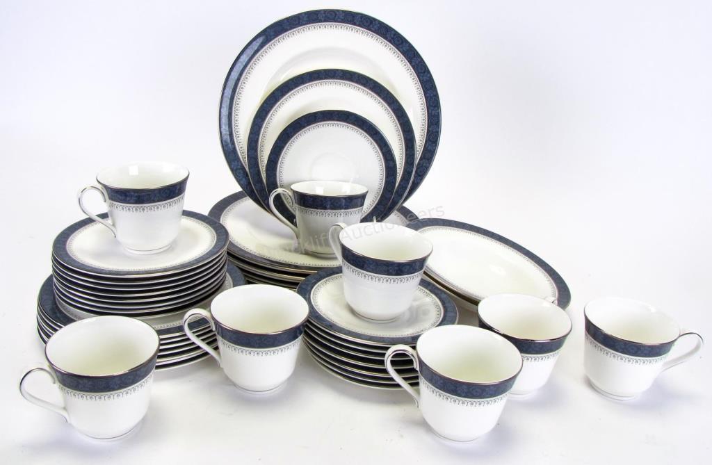 Appraisal: Set of Royal Doulton 'Sherbrooke' China pieces total including dinner