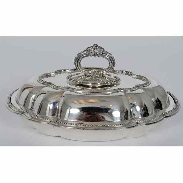 Appraisal: Silverplated Covered Dish English Silverplated covered vegetable dish with beaded