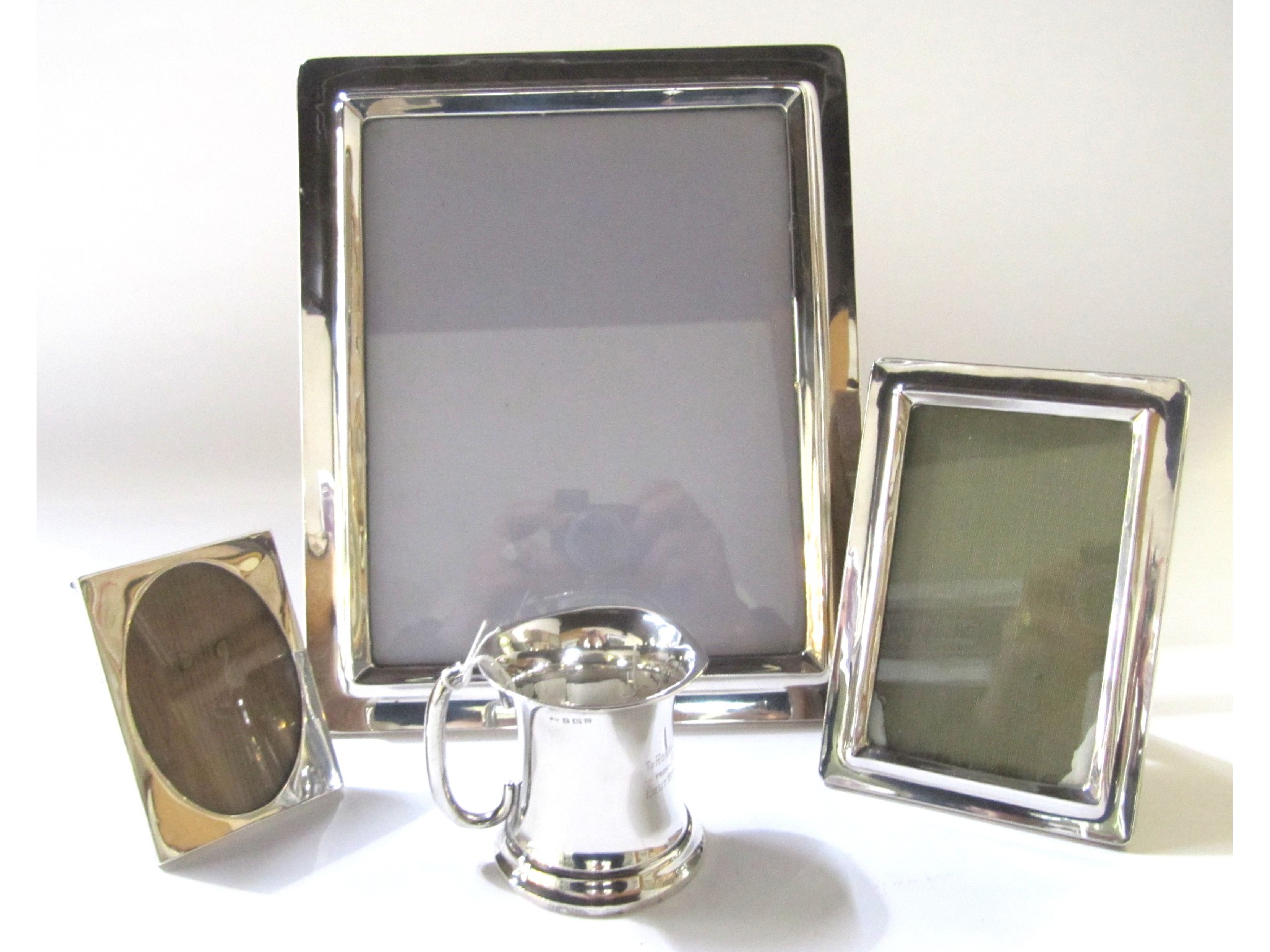 Appraisal: A lot comprising a silver christening mug Birmingham and three