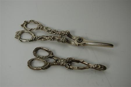 Appraisal: A good pair of William IV cast grape scissors by