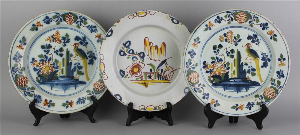 Appraisal: PAIR OF LAMBETH DELFT PLATES ca decorated in red green