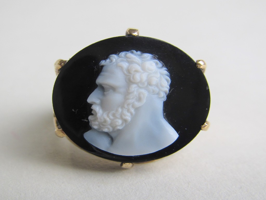 Appraisal: Nine carat gold black onyx hardstone cameo ring depicting a