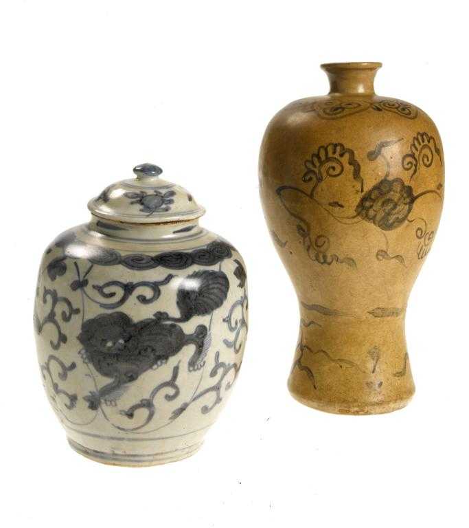 Appraisal: A PORCELAIN JAR AND COVER LATE MING DYNASTY sketchily painted