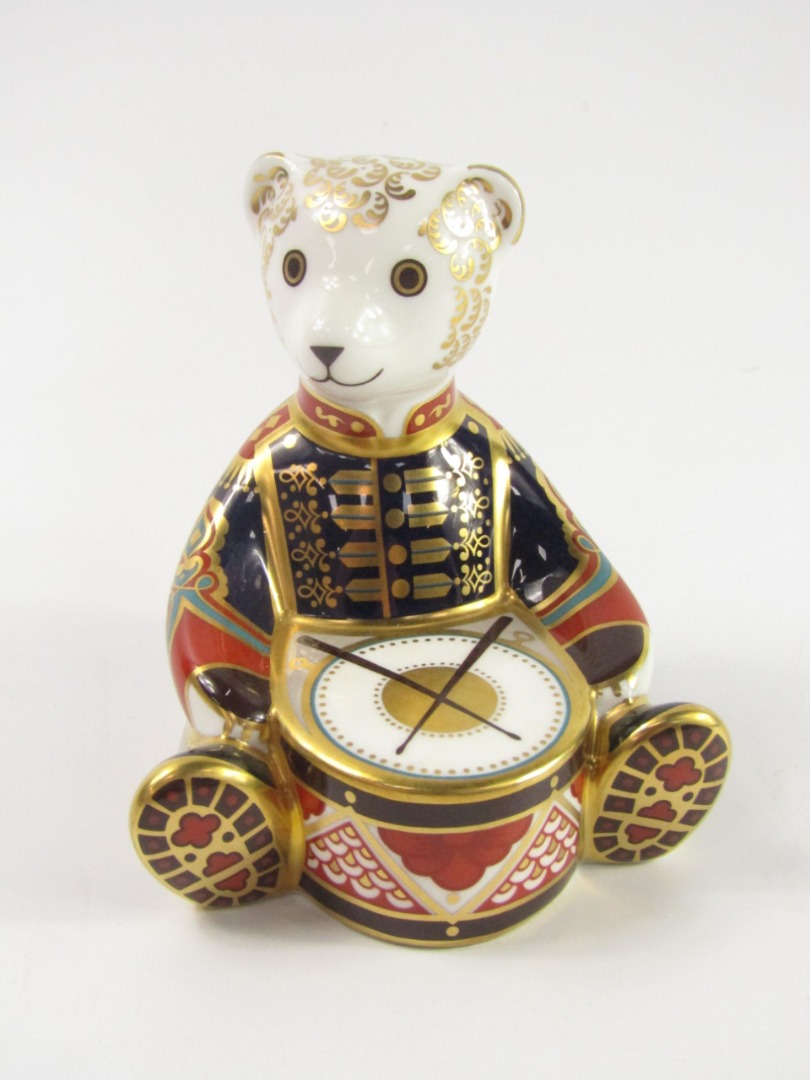 Appraisal: A Royal Crown Derby Imari paperweight modelled as Drummer Bear