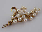 Appraisal: A yellow metal tests carat gold cultured pearl brooch approx