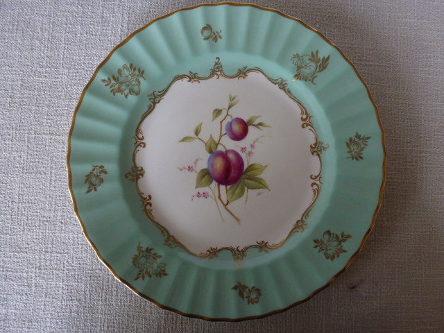 Appraisal: A SET OF SIX ROYAL WORCESTER CABINET PLATES each with