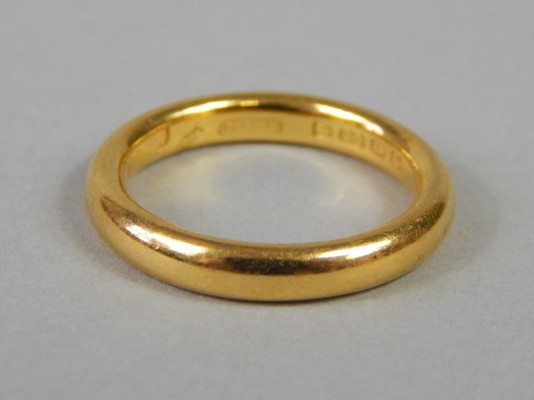 Appraisal: A ct gold wedding band g