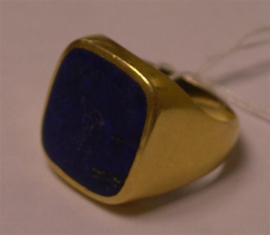 Appraisal: JEWELRY K gold and lapis mens' ring lapis dull and