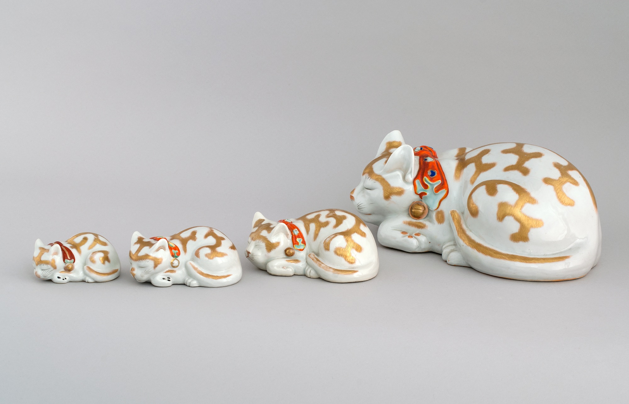 Appraisal: SET OF FOUR KUTANI PORCELAIN CAT FIGURES th CenturyIn graduated