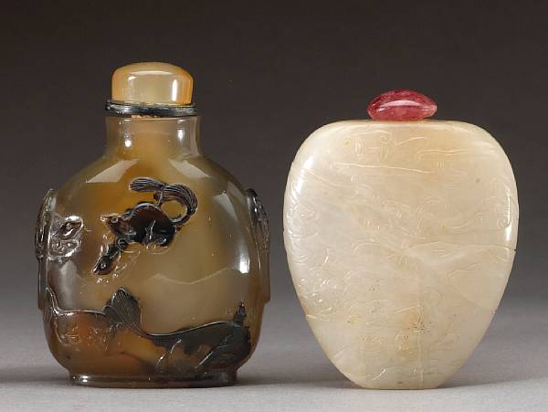 Appraisal: Two hardstone snuff bottles The first an off-white jade bottle