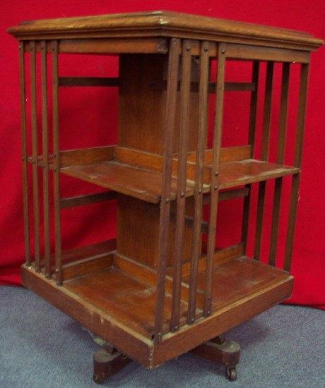 Appraisal: An Edwardian oak revolving bookcase the square top above two