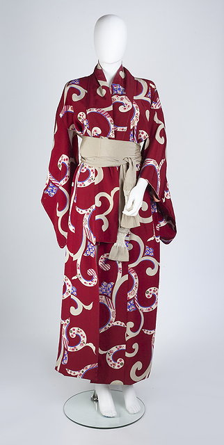 Appraisal: A maroon silk Kimono with pattern in cream blue and