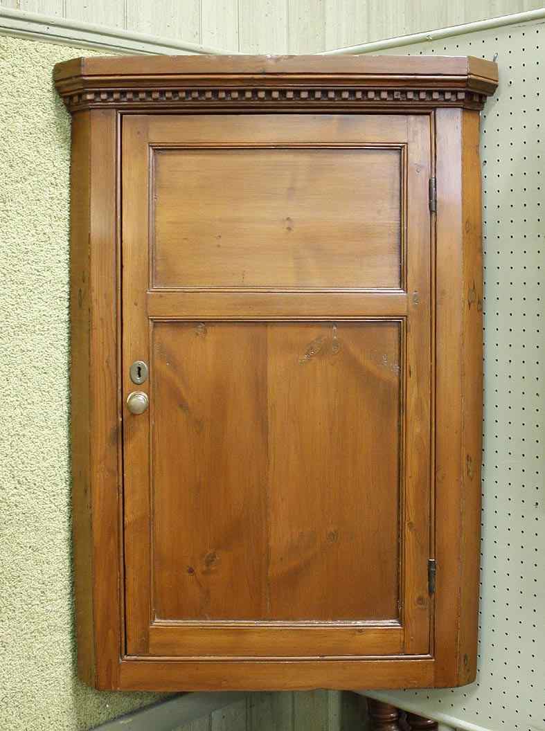 Appraisal: ANTIQUE ENGLISH HANGING CORNER CUPBOARD th CenturyIn walnut and walnut