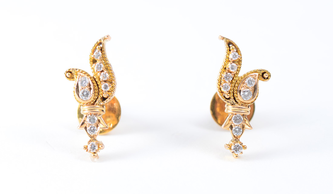 Appraisal: K DIAMOND EARRINGS K yellow gold earrings contains round brilliant