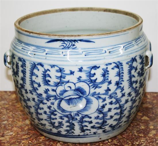 Appraisal: Chinese Export porcelain jar th century ginger bowl form flanked