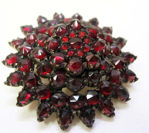 Appraisal: A th C Garnet Brooch the garnets set in yellow