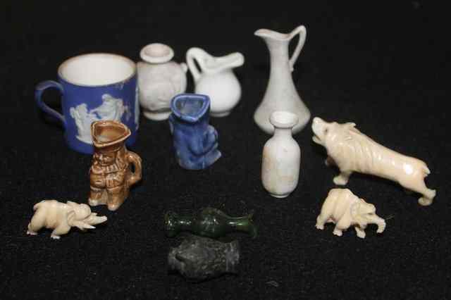 Appraisal: A SMALL QUANTITY OF MISCELLANEOUS including a Wedgwood Jasperware cup