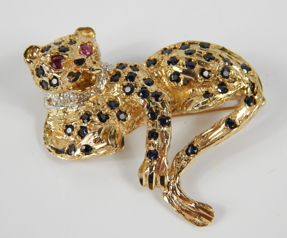 Appraisal: A ct gold brooch modelled as a recumbent leopard set