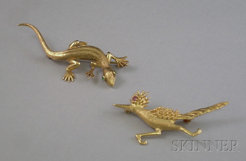 Appraisal: Two kt Gold Animal Brooches a road runner with ruby