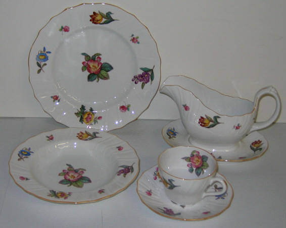 Appraisal: SPODE PORCELAIN DINNER SERVICE Floral borders and center pattern Y