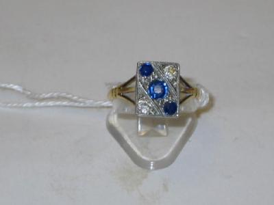 Appraisal: AN EDWARDIAN SAPPHIRE AND DIAMOND RING having oblong platinum panel