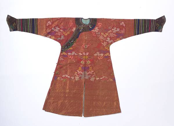 Appraisal: A russet ground silk brocade dragon robe Late Qing Dynasty