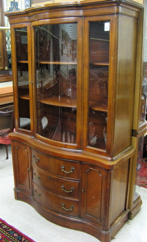 Appraisal: FEDERAL STYLE MAHOGANY CHINA CABINET American mid th century The