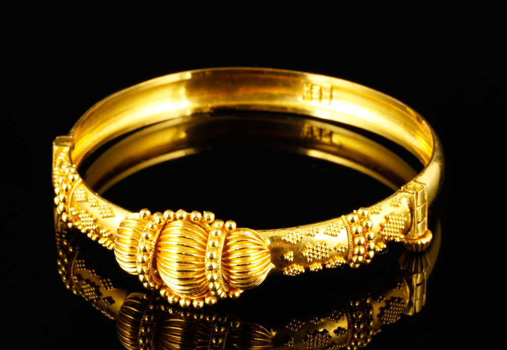 Appraisal: - K Yellow Gold Bracelet K yellow gold bracelet inside