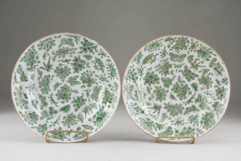 Appraisal: Pair of Chinese Famille Verte Plates th century all over