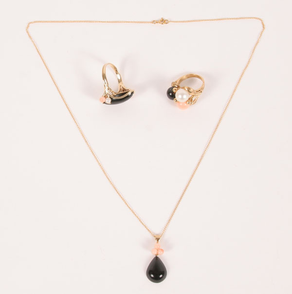 Appraisal: Lot of gold K jewelry pieces set with onyx pink