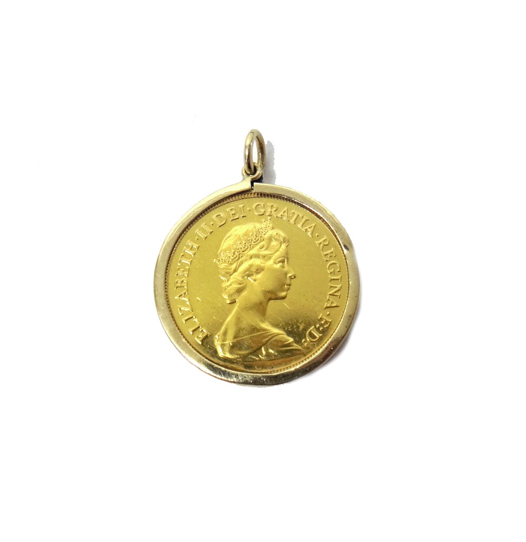 Appraisal: An Elizabeth II sovereign in a ct gold pendant mount