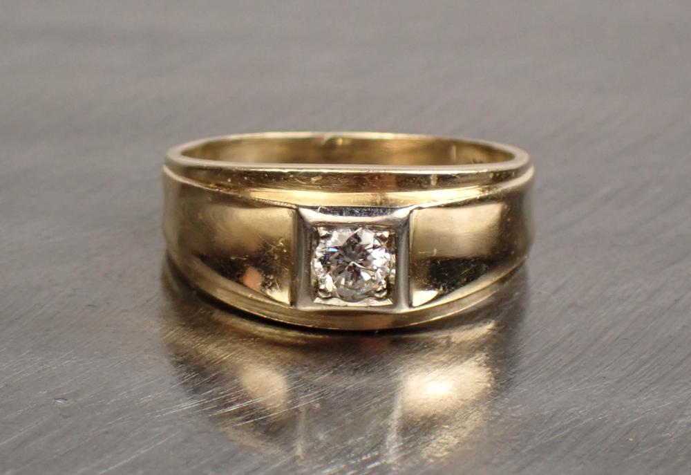 Appraisal: MAN'S DIAMOND AND FOURTEEN KARAT GOLD RING The k yellow