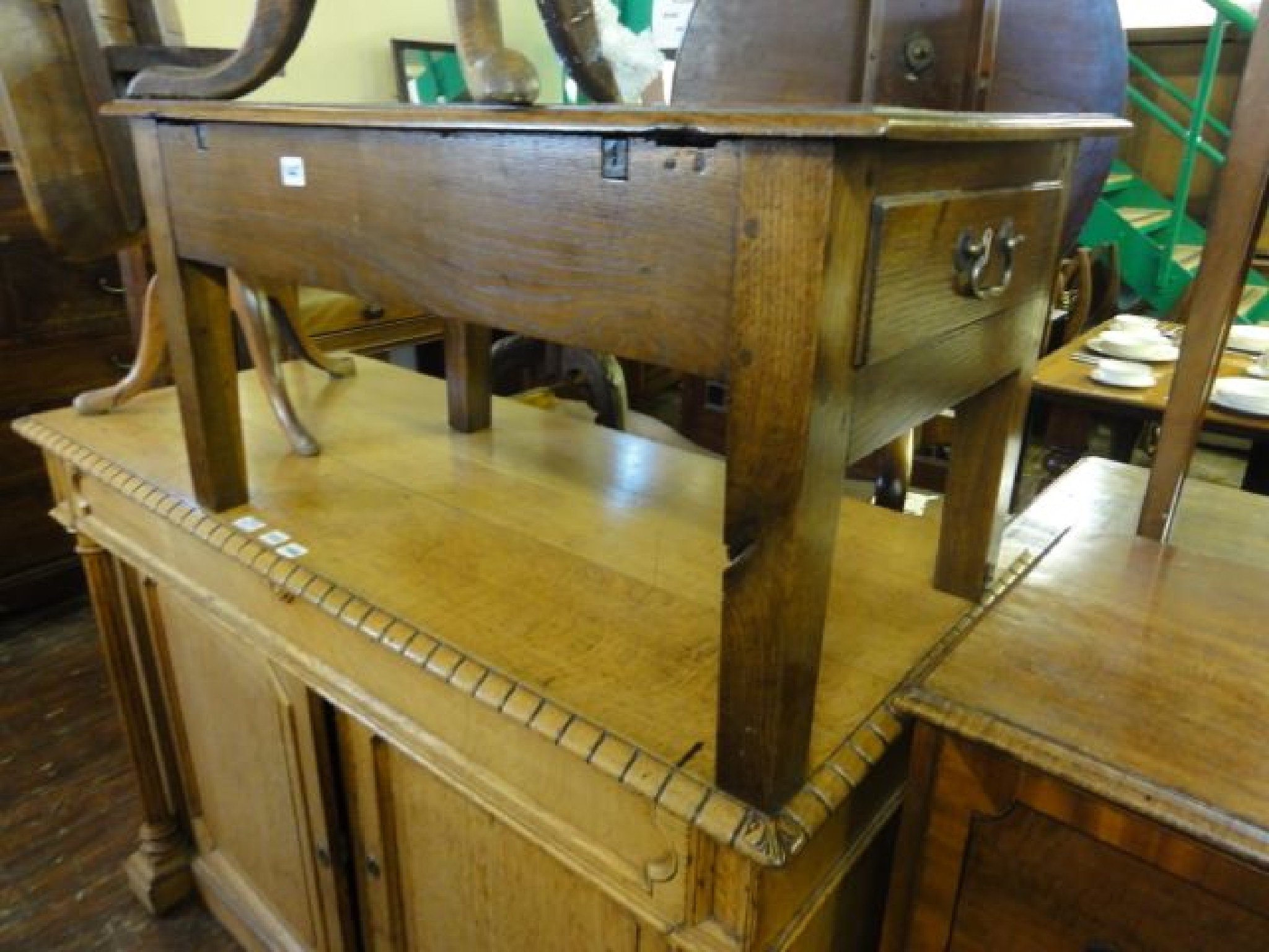 Appraisal: A Georgian oak snap top occasional table of circular form