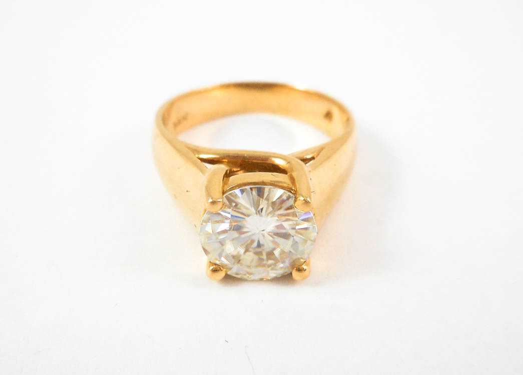 Appraisal: MOISSANITE AND FOURTEEN KARAT GOLD SOLITAIRE RING The white gold