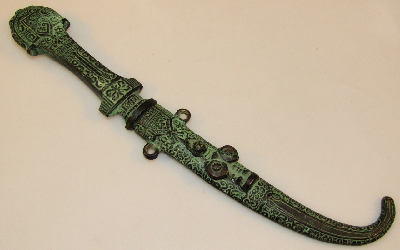 Appraisal: A thC bronzed Persian style dagger with a curved blade