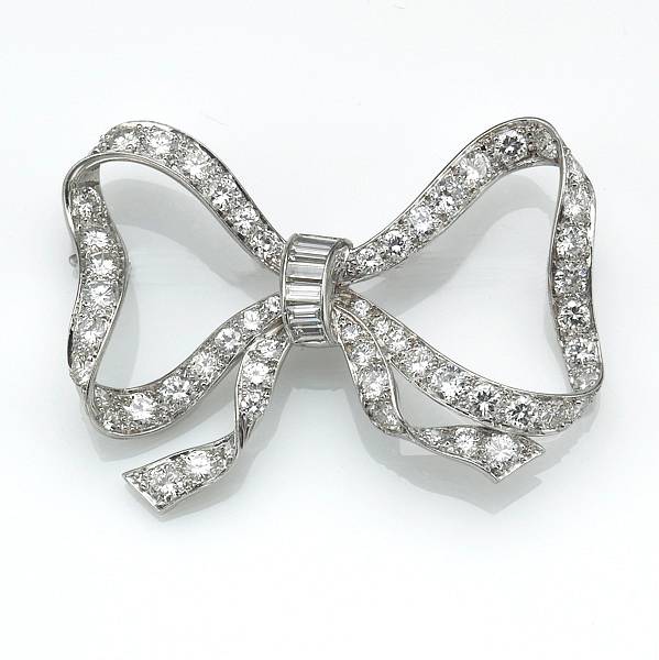 Appraisal: A diamond and platinum bow brooch estimated total diamond weight