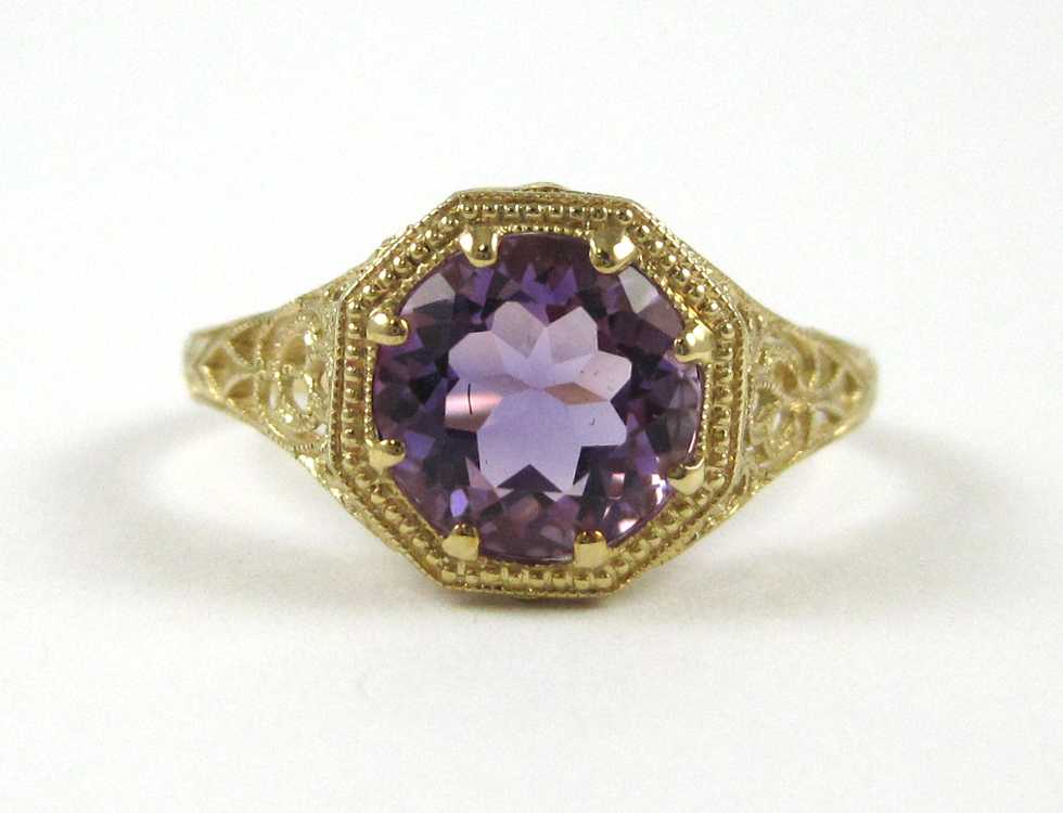 Appraisal: AMETHYST AND FOURTEEN KARAT GOLD SOLITAIRE RING The yellow gold