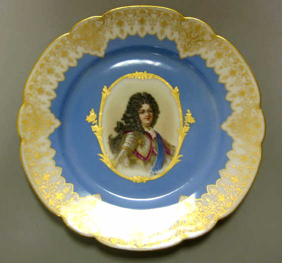 Appraisal: SEVRES PORCELAIN PORTRAIT PLATE Depicting Louis XIV within blue and