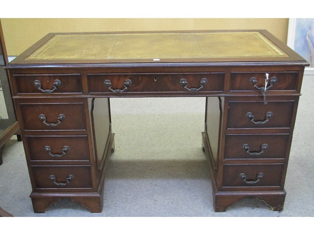 Appraisal: Reproduction kneehole desk with leather top