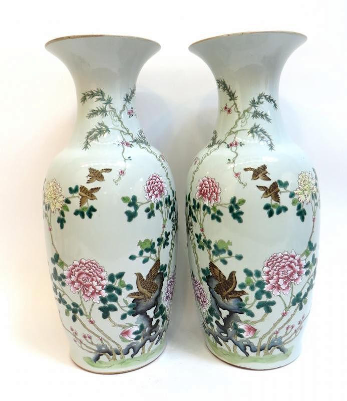 Appraisal: Pair Of Large Famille Rose Vases Pair Of Large Famille