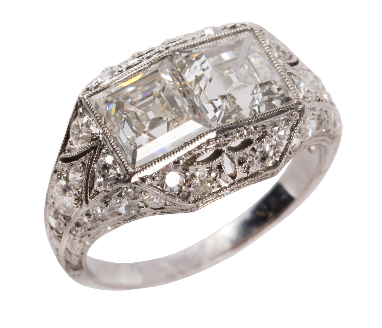 Appraisal: A Diamond Ring platinum mounting approximately tcw size Condition Additional