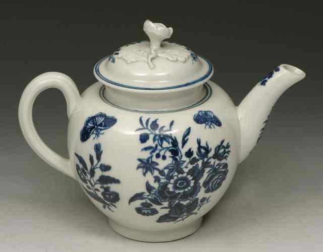 Appraisal: AN TH CENTURY WORCESTER BLUE AND WHITE PORCELAIN TEAPOT AND