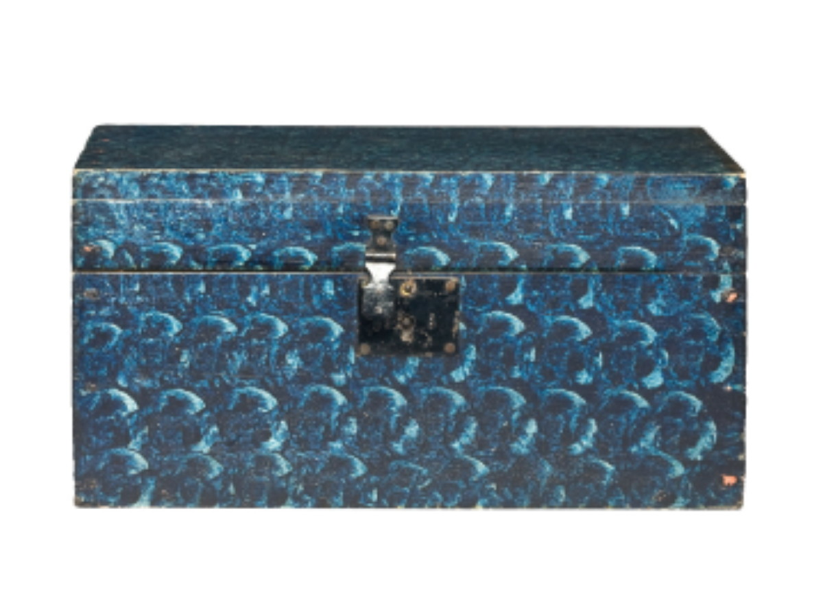 Appraisal: NEW ENGLAND BLUE SPONGE-DECORATED FLAT-TOP BOX Fitted with an iron