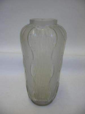 Appraisal: A HUNEBELLE ART GLASS VASE th century of mildly tapering