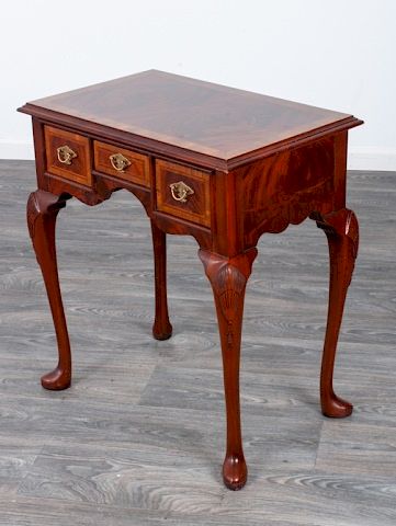 Appraisal: Georgian Style Dressing Table Mahogany Georgian style dressing table with